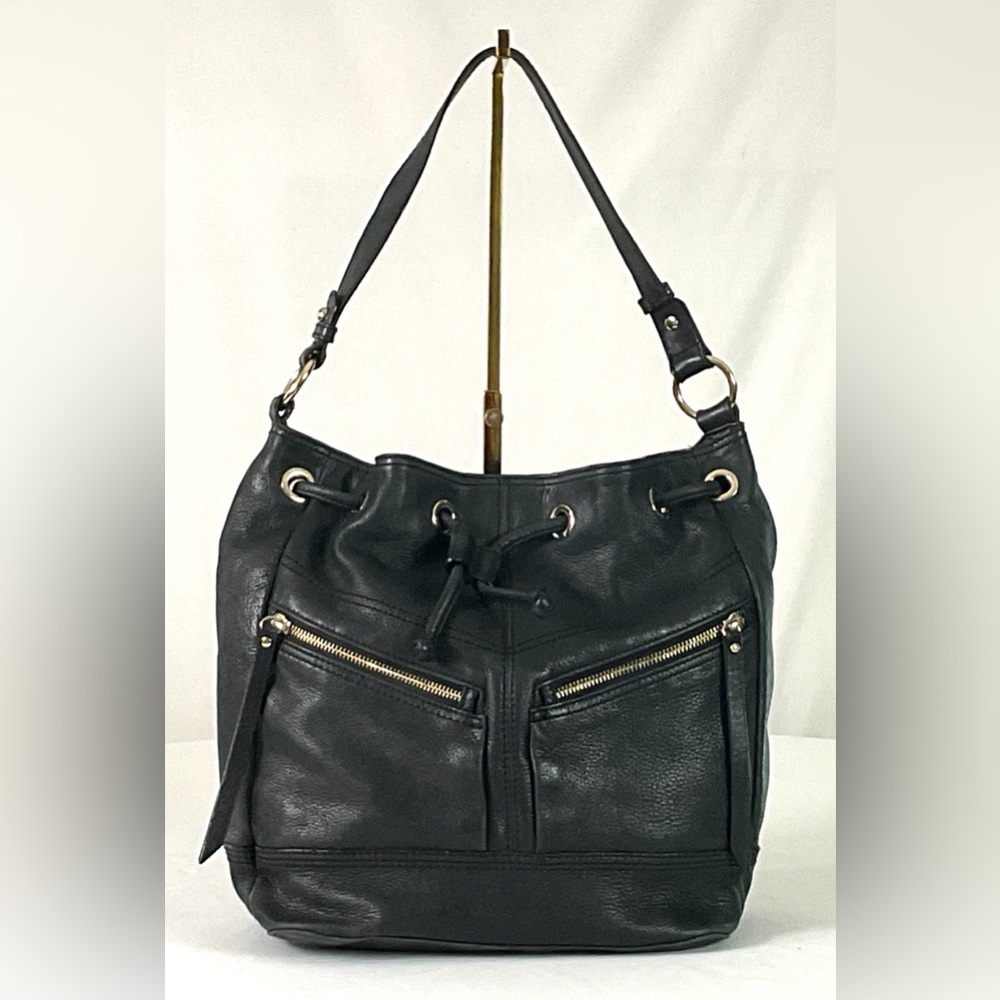 B Makowsky-classic black leather shoulder bag